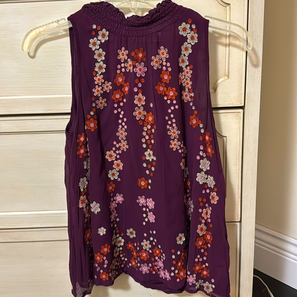 Gorgeous Embroidered Floreat/Anthropologie blouse w sheerish linkng